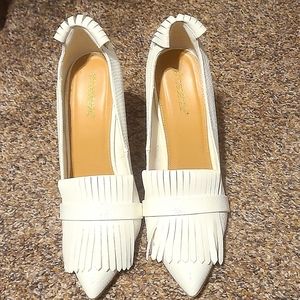 Shoedazzle white 4 inch heel pump size 9 1/2